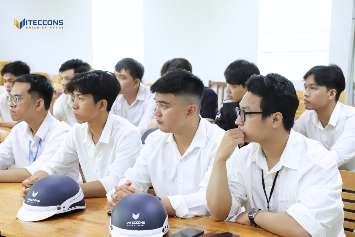 VITECCONS 向工科学生捐赠1000顶安全头盔