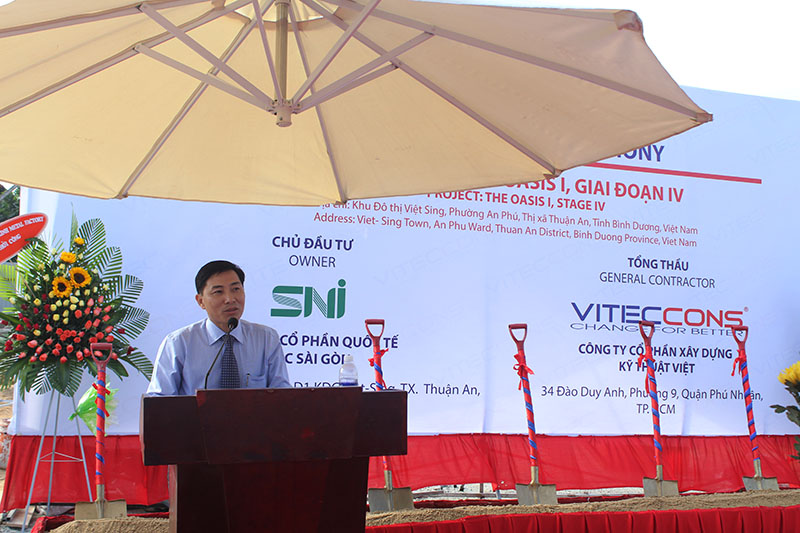 Ground-breaking ceremony of  "Oasis Village for experts" project