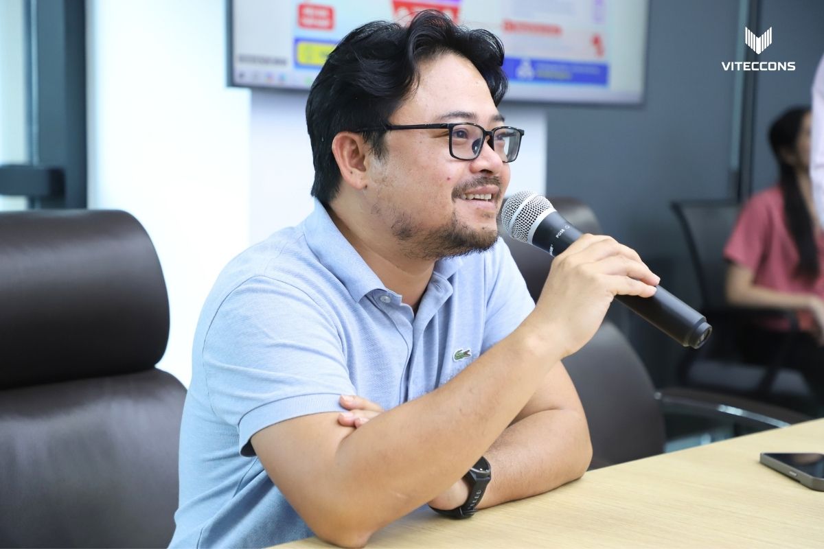 Ông Võ Ngọc Phong trao đổi tại chương trình