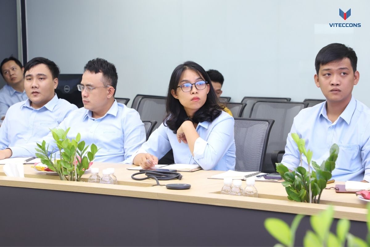 Học viên theo dõi bài giảng