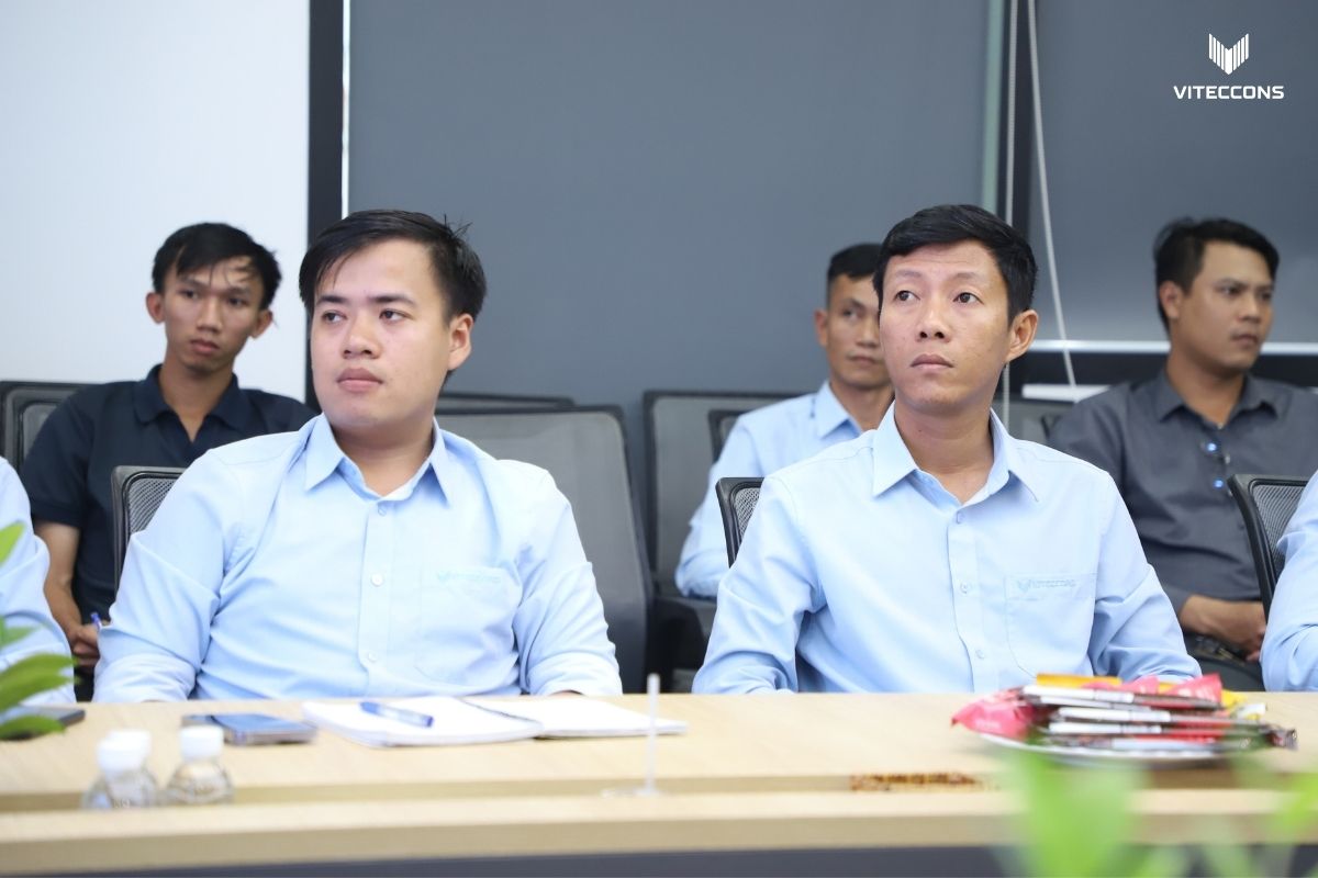 Học viên theo dõi bài giảng