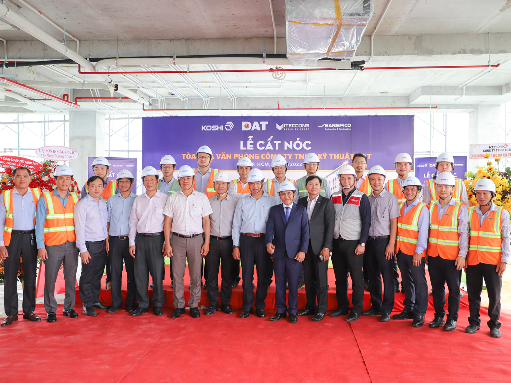 VITECCONS TOPPING OUT THE PROJECT "OFFICE BUILDING DAT TECHNOLOGY CO., LTD"