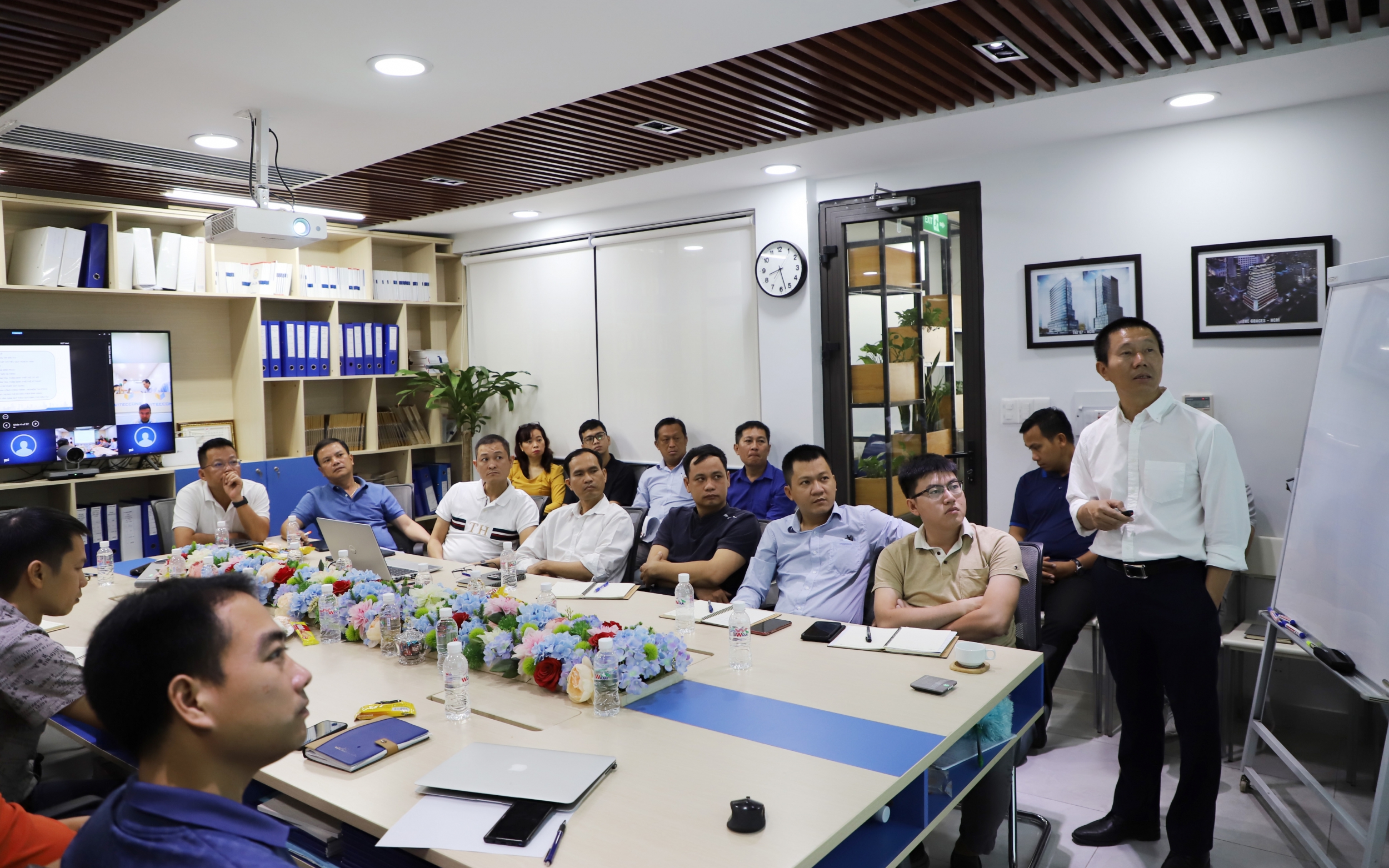 ENERAL DIRECTOR PHAN HUY VINH COACHED THE SUBJECT OF "HOW TO EXECUTE DESIGN & BUILD PROJECTS" IN CONSTRUCTION FIELD
